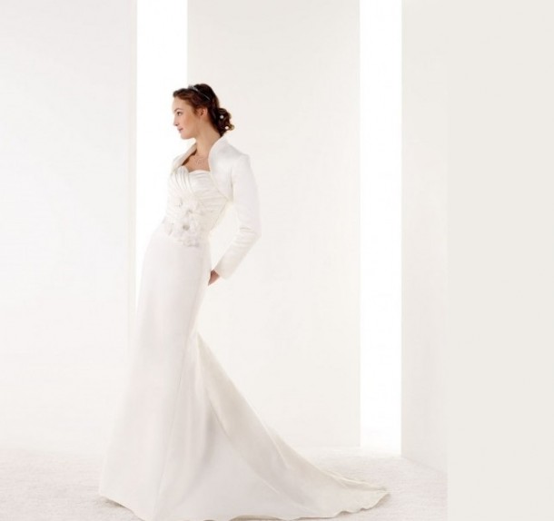 Νυφικά με μανίκι