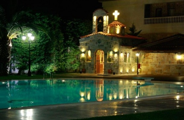 Κτήματα με εκκλησάκι