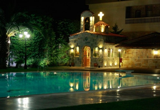 Κτήματα με εκκλησάκι