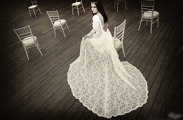 Νυφικά με ανοιχτή πλάτη