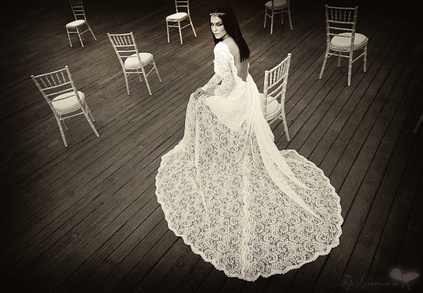 Νυφικά με ανοιχτή πλάτη