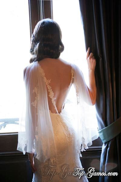 Νυφικά με ανοιχτή πλάτη