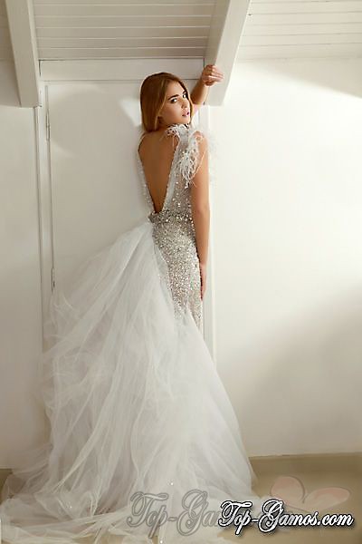 Νυφικά με ανοιχτή πλάτη