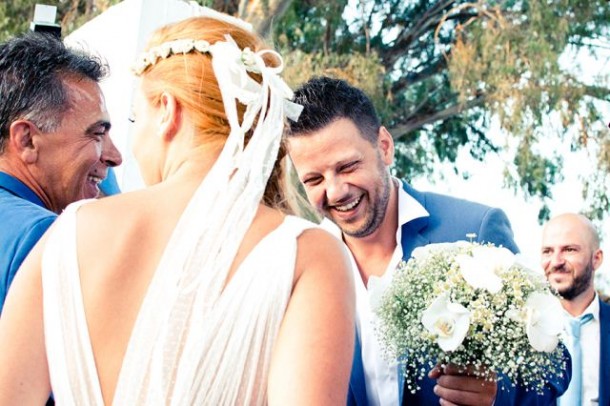 Λιτός γάμος δίπλα στο κύμα …  | Μπίλης & Νάντια