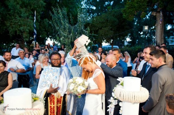 Λιτός γάμος δίπλα στο κύμα …  | Μπίλης & Νάντια