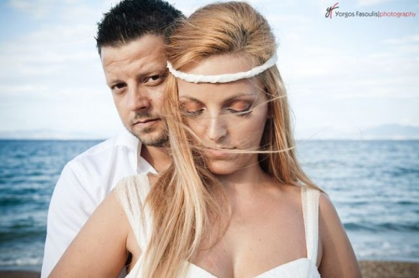 Λιτός γάμος δίπλα στο κύμα …  | Μπίλης & Νάντια