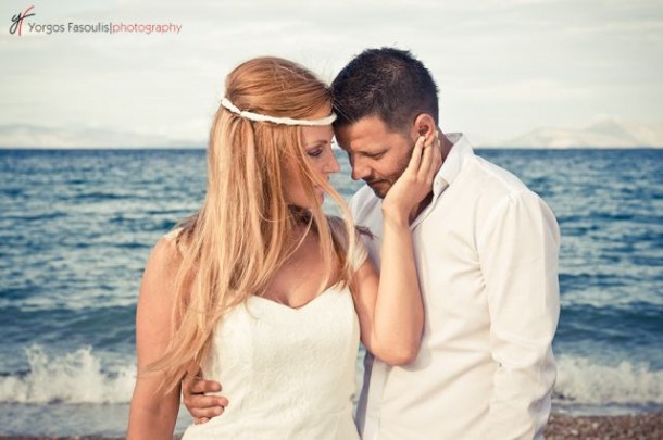 Λιτός γάμος δίπλα στο κύμα …  | Μπίλης & Νάντια