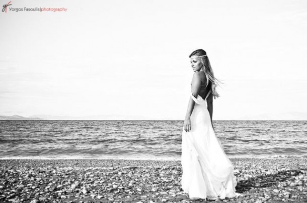 Λιτός γάμος δίπλα στο κύμα …  | Μπίλης & Νάντια