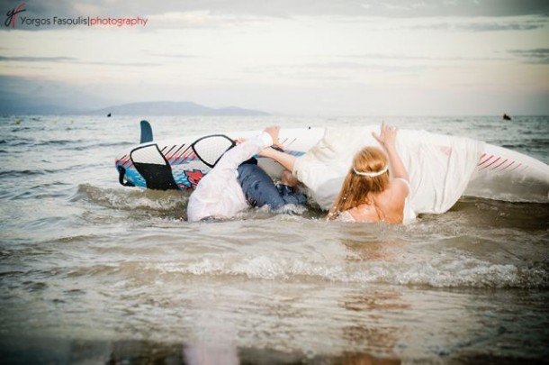 Λιτός γάμος δίπλα στο κύμα …  | Μπίλης & Νάντια