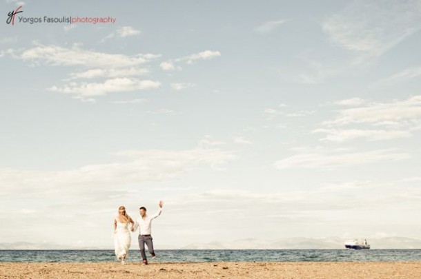 Λιτός γάμος δίπλα στο κύμα …  | Μπίλης & Νάντια