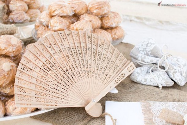 Λιτός γάμος δίπλα στο κύμα …  | Μπίλης & Νάντια