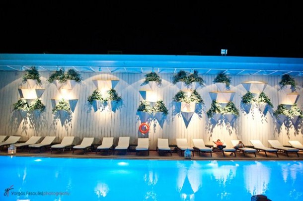 Λιτός γάμος δίπλα στο κύμα …  | Μπίλης & Νάντια