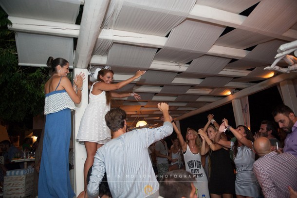 Γάμος στην Κέα σε λευκό και μπλε | Γεράσιμος & Κωνσταντίνα