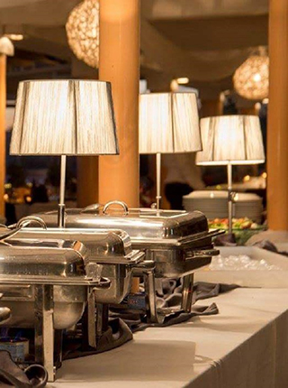 Μπουκιά δια χειρός Γ. Τσελεμεντέ - CATERING ΓΑΜΟΥ - by Top Γάμος