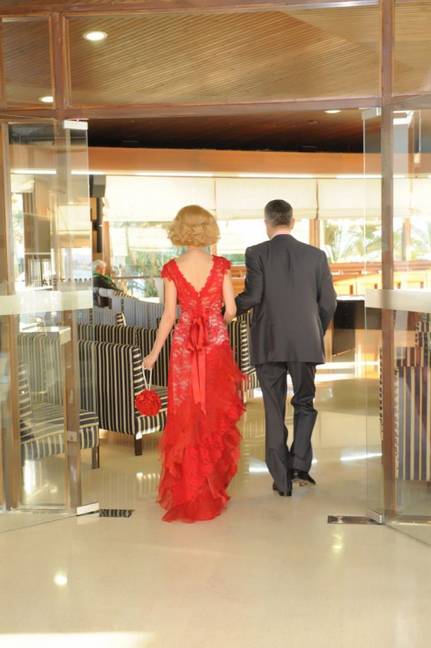 Πολιτικός γάμος στη Βούλα σε κόκκινο χρώμα | Δημήτρης & Σοφία